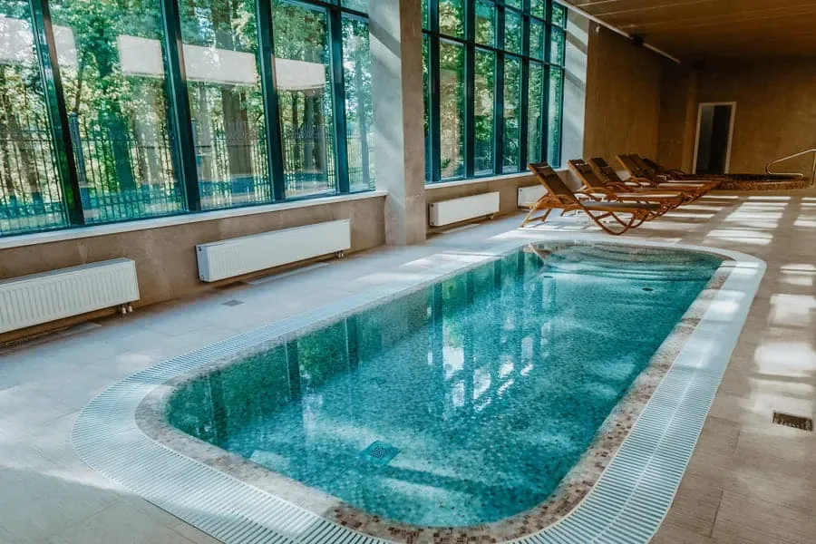 Бассейн и зона релакса в Palmira Garden